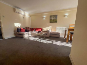 Refined 2 Bedroom Home in Londons Elite Mayfair District H10